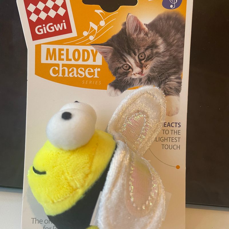 GiGwi Bee Motion Activated Cat Toy