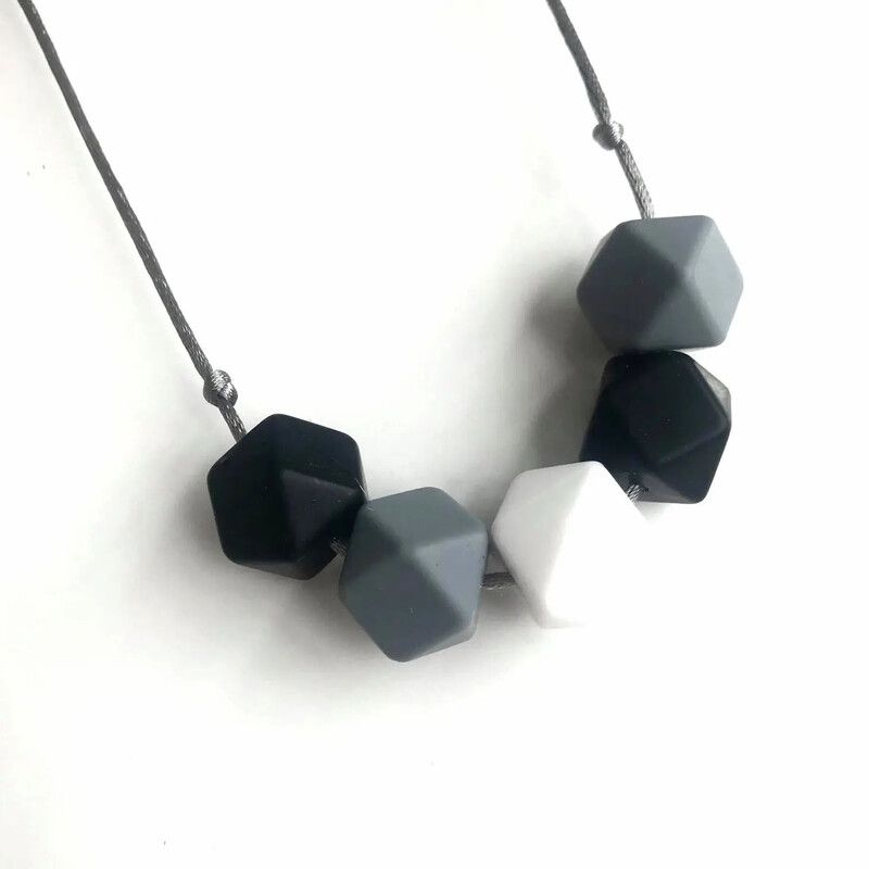 Mama Knows Teething Necklace in Monochrome