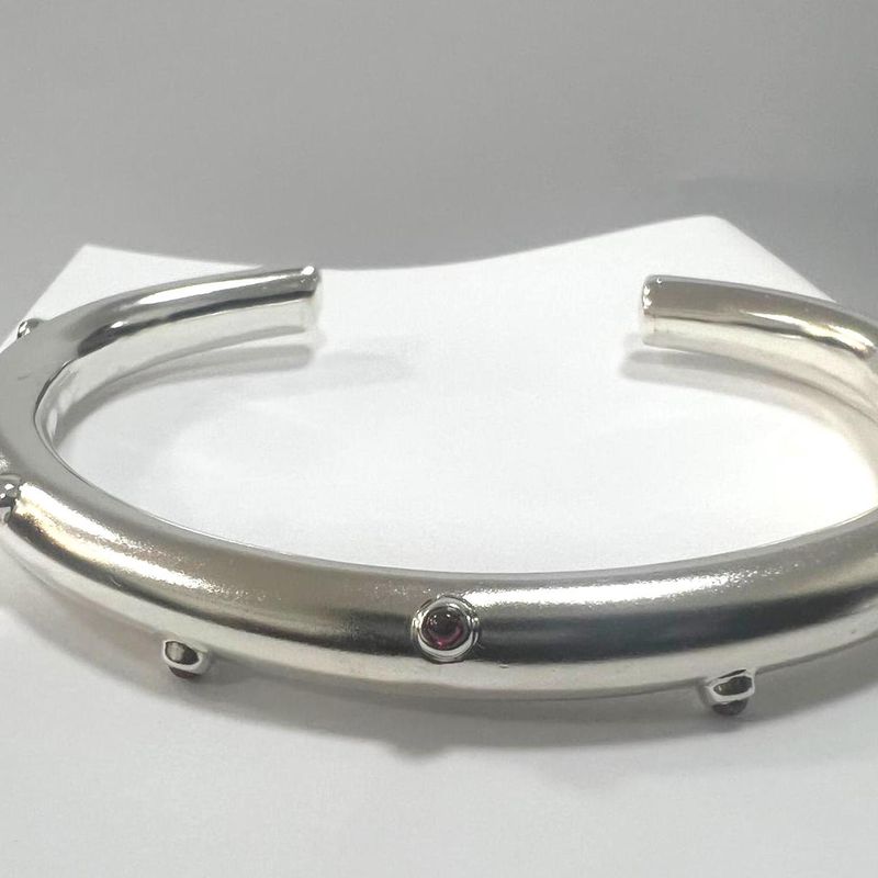 Hallow Bangle With Ruby